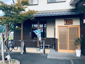 Rattasõit majutusasutuse まなべ旅館 aladel või selle läheduses