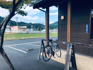 Rattasõit majutusasutuse まなべ旅館 aladel või selle läheduses