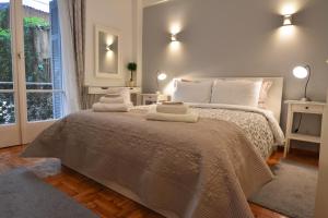 Postel nebo postele na pokoji v ubytování Stylish apartment in Kolonaki