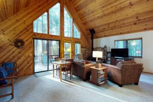 Un lugar para sentarse en Sherwood Bear Cabin