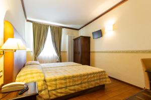 Letto o letti in una camera di Albergo Il Cacciatore