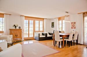 a living room with a table and chairs at Apartment Saphir 2 - GRIWA RENT AG in Grindelwald