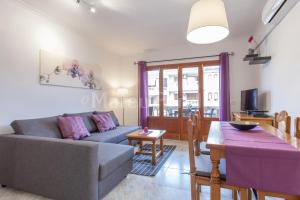 TV a/nebo společenská místnost v ubytování Apartamentos Obelisc