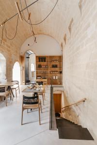 a kitchen and dining room with a brick wall at Ai Maestri Rooms&Cafè in Matera