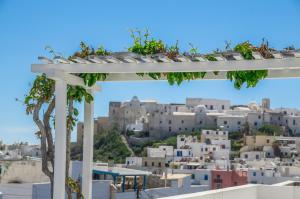 Vista generica su Naxos Chora o vista sulla città dall'interno dell'hotel