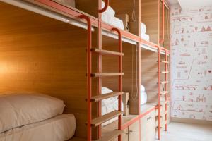Llit o llits en una habitació de CENTRAL Hostel Bordeaux Centre 34 fotos més