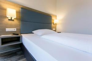 Postel nebo postele na pokoji v ubytování Hotel Holzscheiter
