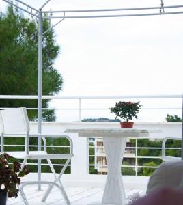 Fotografie z fotogalerie ubytování Sea View Dreamy Penthouse in Vouliagmeni v Aténách