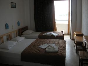 Postel nebo postele na pokoji v ubytování Myrmidon Hotel