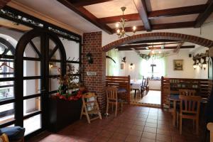 a restaurant with a dining room with a table and chairs at Spreewaldhotel Garni Raddusch in Vetschau