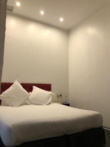 Posteľ alebo postele v izbe v ubytovaní Mayerling Hotel