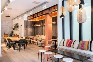 Restaurant o un lloc per menjar a CENTRAL Hostel Bordeaux Centre