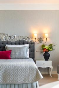 Cama ou camas em um quarto em CVK Taksim Hotel Istanbul