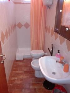 Ett badrum på Fattoria San Vincenzo