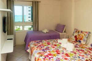 a bedroom with two beds and a window at Marina Bezerril - 304 Pontamares - Pertinho de tudo,mar e restaurantes in Natal +17 photos