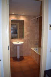 Kúpeľňa v ubytovaní MSJ94 Bonito Apartamento en Marina Sant Jordi + 37 fotografií