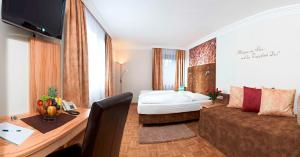A bed or beds in a room at Biergasthof Riedberg