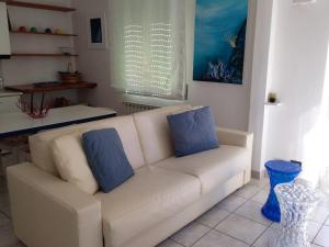 A seating area at appartamento Chiara
