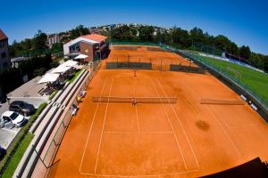 Tenis a/nebo squash v ubytování Penzion Tenis HTK nebo okolí