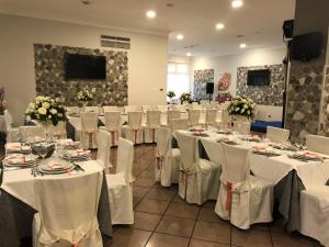TV a/nebo společenská místnost v ubytování Grand Hotel Lamezia