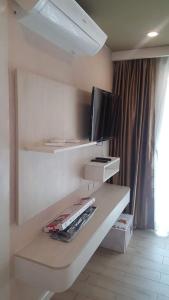 TV at/o entertainment center sa seven seas by wandee