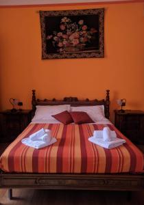 ローマにあるロッタヴォ レ ディ ローマのベッドルーム1室(ベッド1台、タオル2枚付)