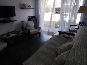 Apartamento #003 Spiaggia Brava tesisinde bir oturma alanı