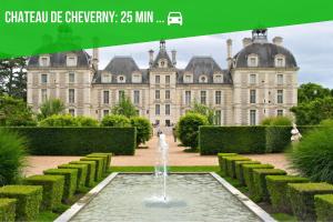 an image of a building with a fountain in front of it at Les Malvas in Romorantin