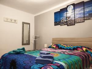a bedroom with a bed with towels on it at Apartamento Nuria in Figueres