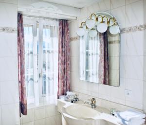Koupelna v ubytování Hotel du Pont + 17 fotografií