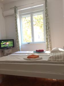 Postel nebo postele na pokoji v ubytování Cricket Park Hostel