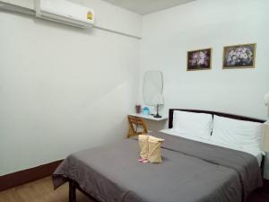 Rúm í herbergi á TT Hostel Chiangrai
