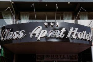 Certificado, premio, señal o documento que está expuesto en Class Apart Hotel