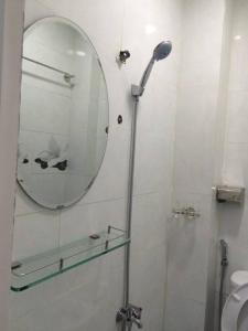 Phòng tắm tại Saigonnais Homestay (Maison de Tran Le)