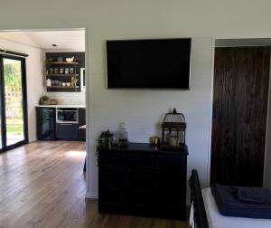 TV at/o entertainment center sa The Retreat