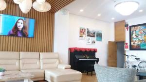 Khu vực ghế ngồi tại KaKa Hotel Han River