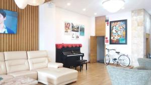 Khu vực ghế ngồi tại KaKa Hotel Han River