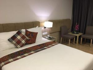 Postel nebo postele na pokoji v ubytování NU Hotel @ KL Sentral