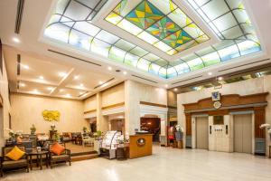 Phuket Merlin Hotel的休息区