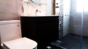 A bathroom at Gihak Homestay