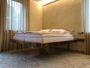 Ein Bett oder Betten in einem Zimmer der Unterkunft Gästehaus Alte Glaserei