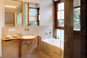Ein Badezimmer in der Unterkunft Gästehaus Alte Glaserei