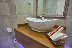 Gallery image of Victoria Falls Rainbow Hotel in Victoria Falls +40 photos