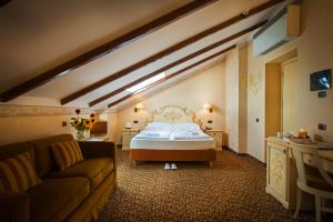 Postel nebo postele na pokoji v ubytování Relais Ducale Spa & Pool