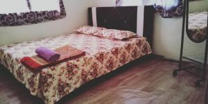 Postel nebo postele na pokoji v ubytování Sarifah homestay