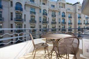Gallery image of MARTINEZ AREA: NEW 2BEDS/2BATHS in Cannes