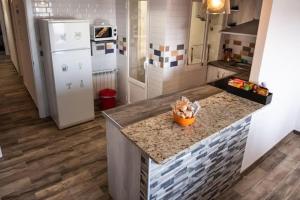 A kitchen or kitchenette at Apartamento Nuevo con Encanto