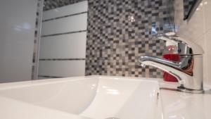 A bathroom at Apartamento Nuevo con Encanto Még 37 kép