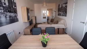 A seating area at Apartamento Nuevo con Encanto