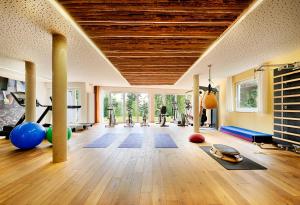 Fitness centrum a/nebo fitness zařízení v ubytování Hotel Kronelamm im Schwarzwald